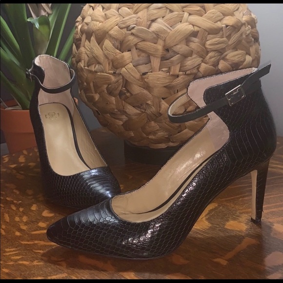 Ann Taylor Shoes - ANN TAYLOR leather heels